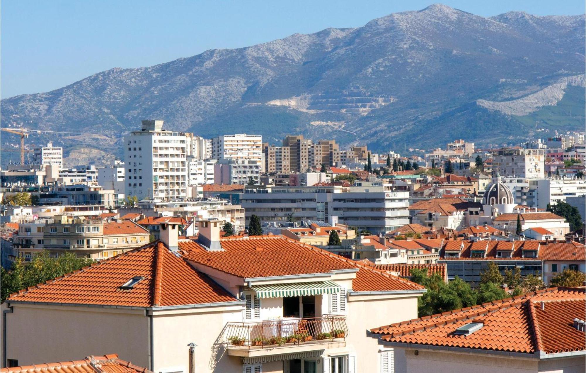 Lovely Apartment In Split With Wifi Exteriör bild